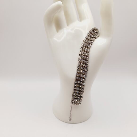 Vintage 1950s Clear Rhinestones Rhodium Plate 1/2" by 7" Bracelet - Safety Chain - Picture 2 of 10